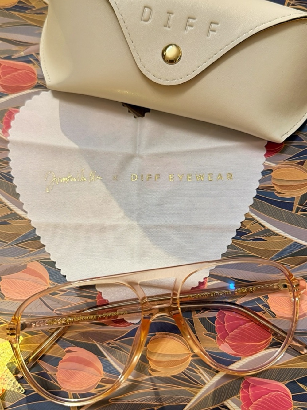 DIFF — Jonathan Van Ness Tosca Aviator Bluelight Glasses — Rose with Case